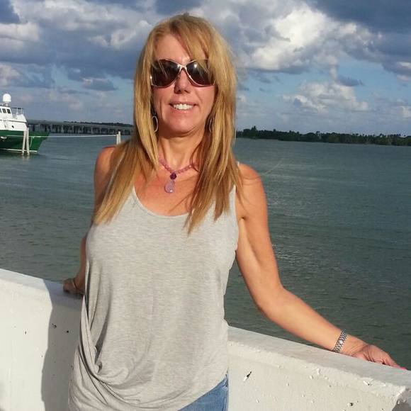 Meet your Posher, Jewel - Picture 1 of 1